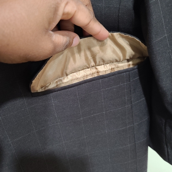 Stacy Adams Gold 2-Piece Men’s Suit With SA Engraved Gold Lapel Pin Size 46R/40R - Picture 5 of 15